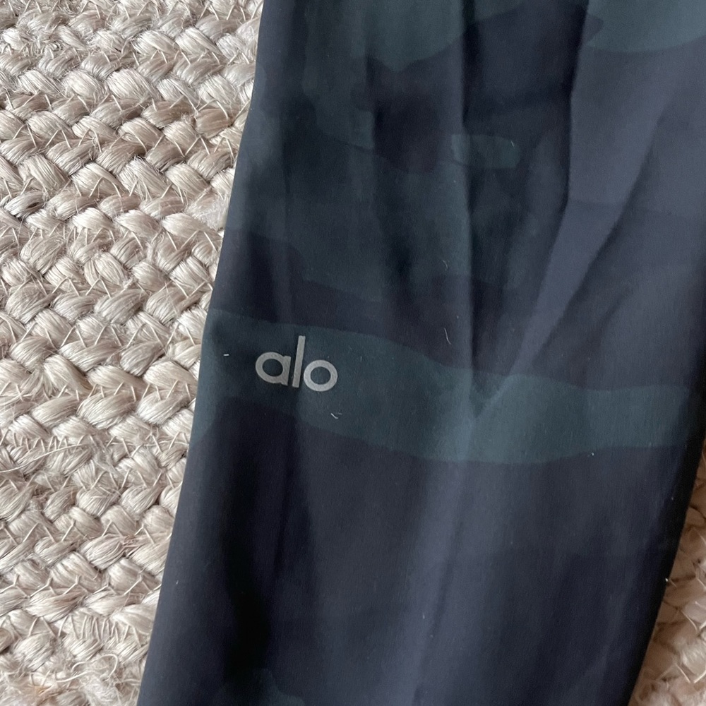 Alo Yoga camo leggings